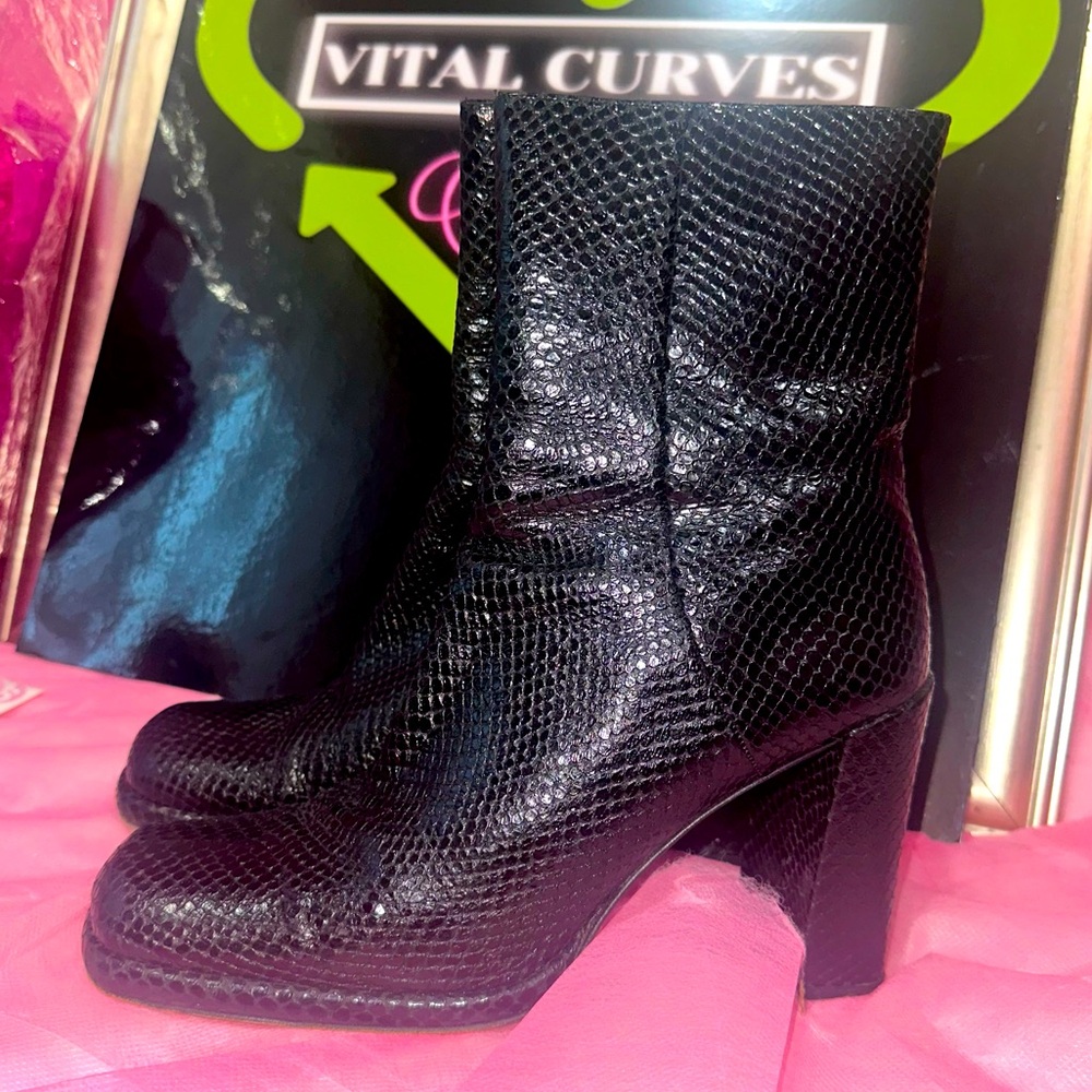 Via Spiga Black Snake Print Leather Heeled Boots – Size 9.5 Ready to Ship✅